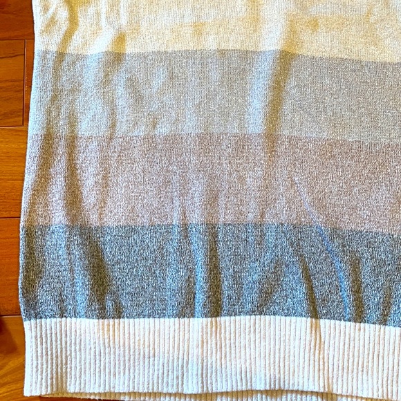 Express Sweater - Picture 3 of 3